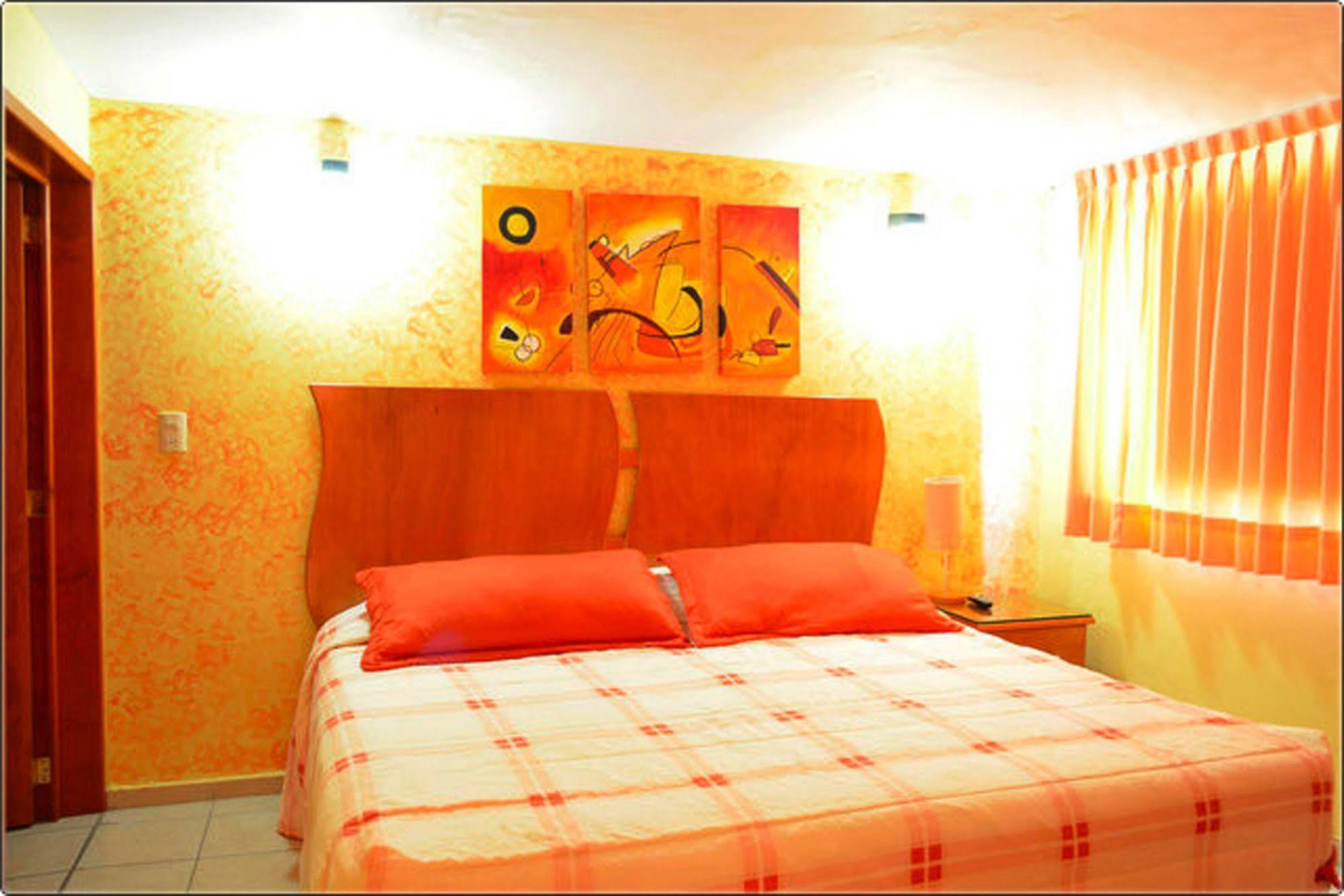 Residencia Los Angeles Bed & Breakfast Guadalajara Exterior photo